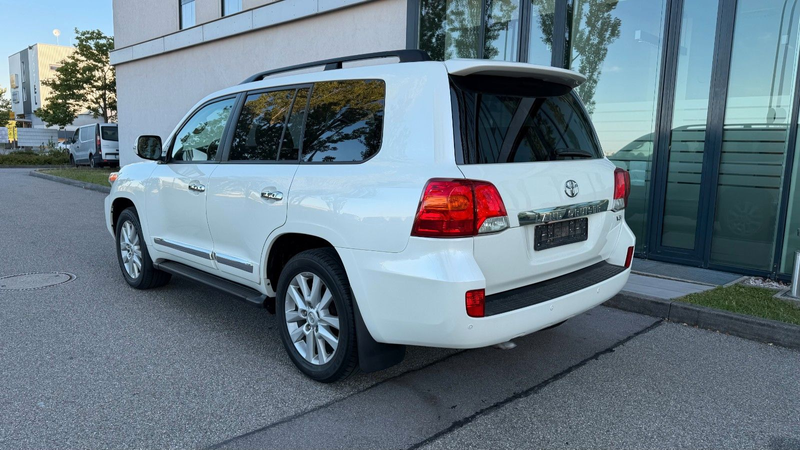 Toyota Land Cruiser 200 Executive 4.5d V8 TV 7Sitze VAT — photo 3