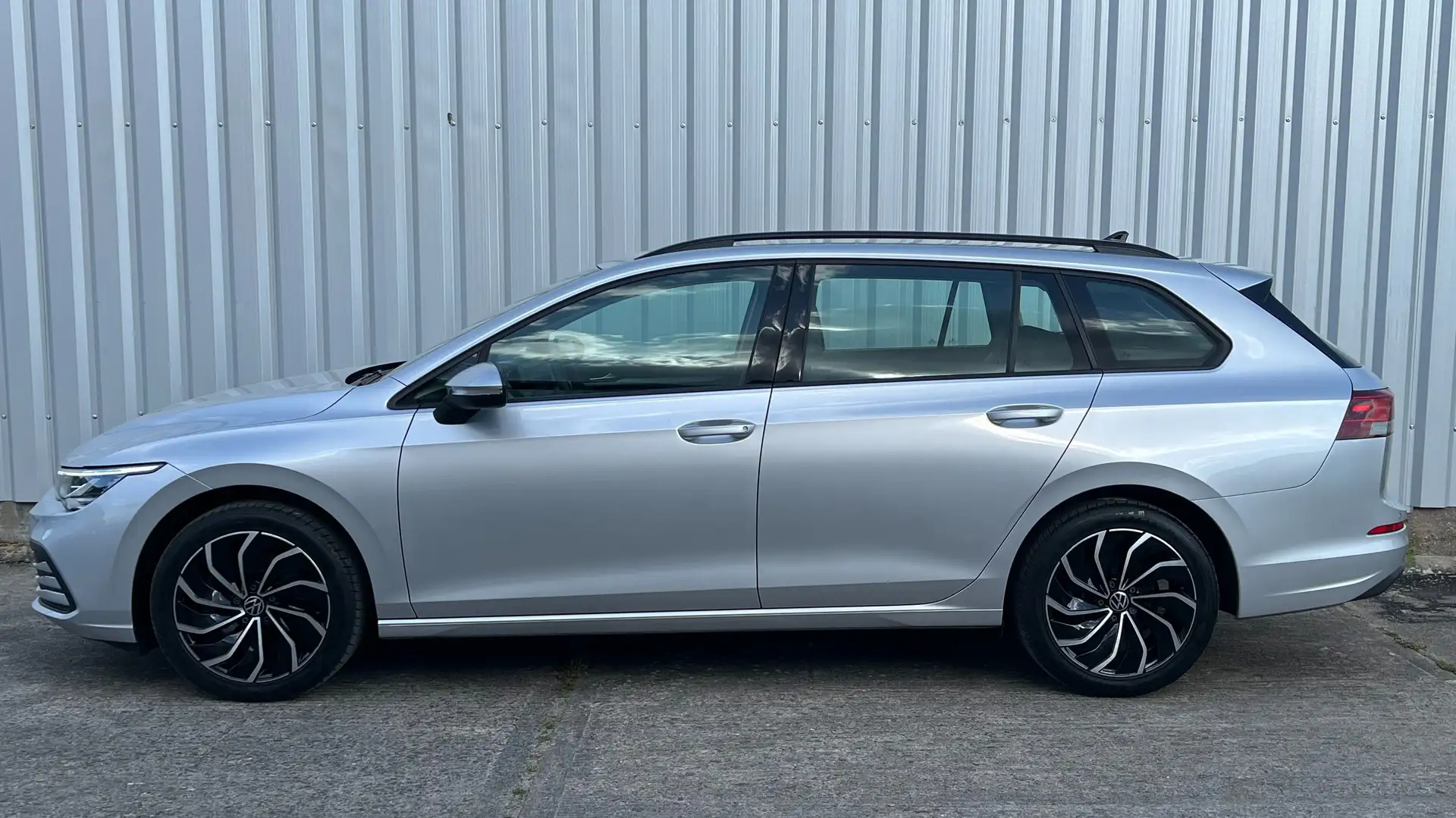Volkswagen Golf Variant Life 2,0 TDi *LED*AHZV* Grigio - 2