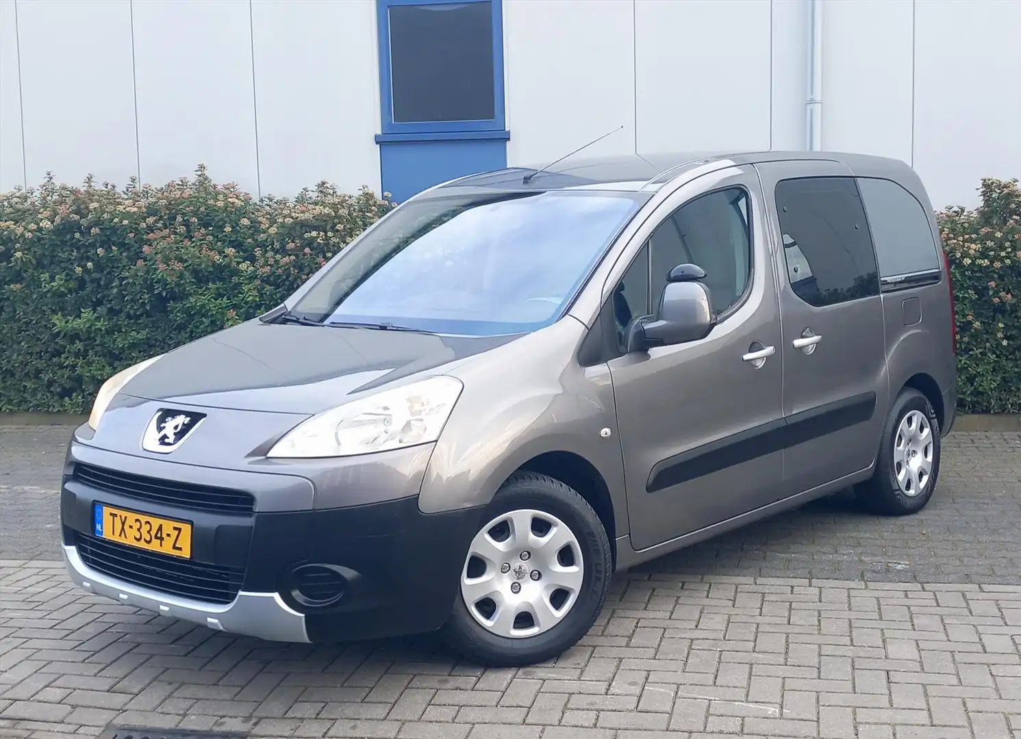 Peugeot Partner 1.6 16V 90PK TEPEE XR Airco Braun - 1