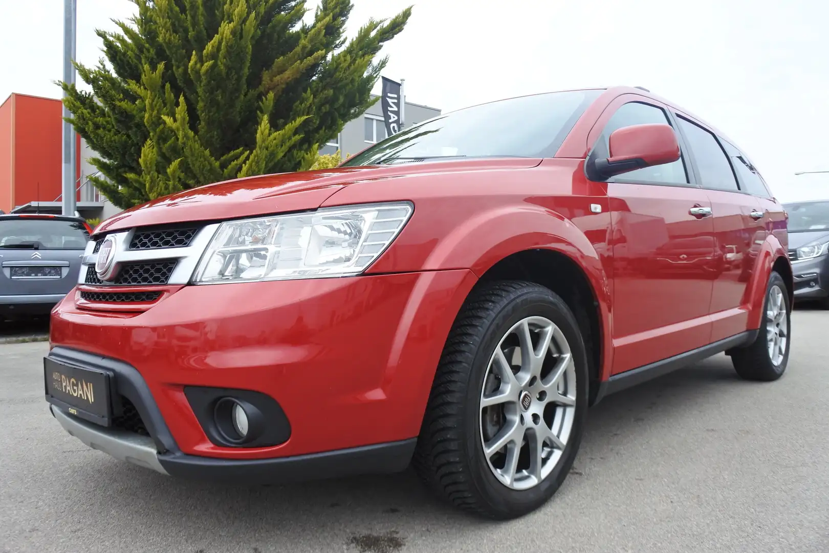 Fiat Freemont 2,0 Multijet II 170AWD Aut./7SITZE/AHK/PICKERL NEU Rojo - 1