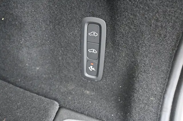 Volvo XC60 view 9