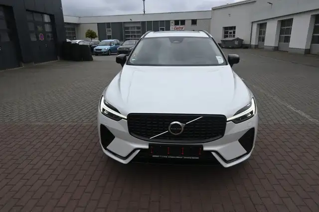 Volvo XC60 view 3