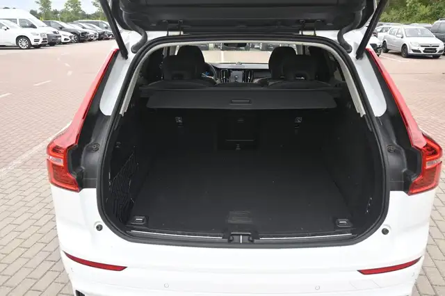 Volvo XC60 view 8