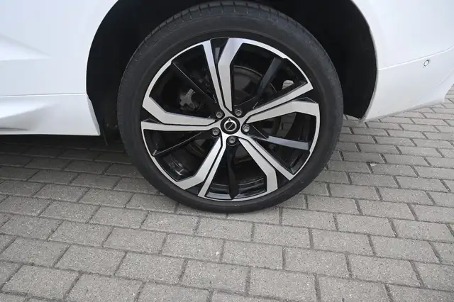 Volvo XC60 view 11
