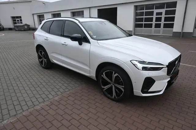 Volvo XC60 view 4