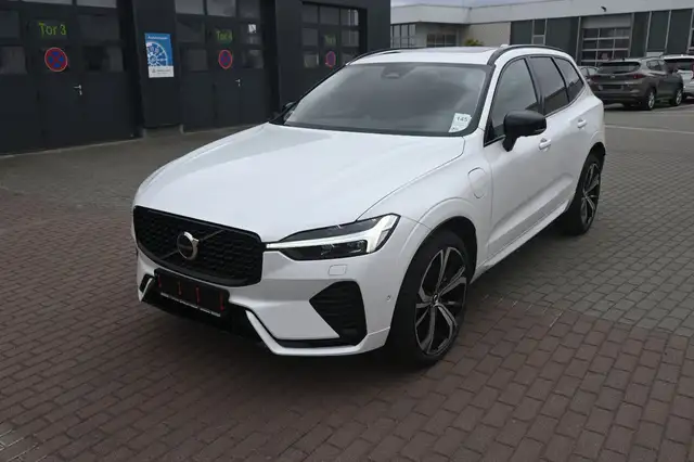Volvo XC60 view 2