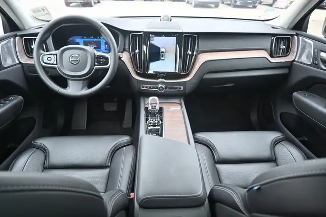 Volvo XC60 view 14