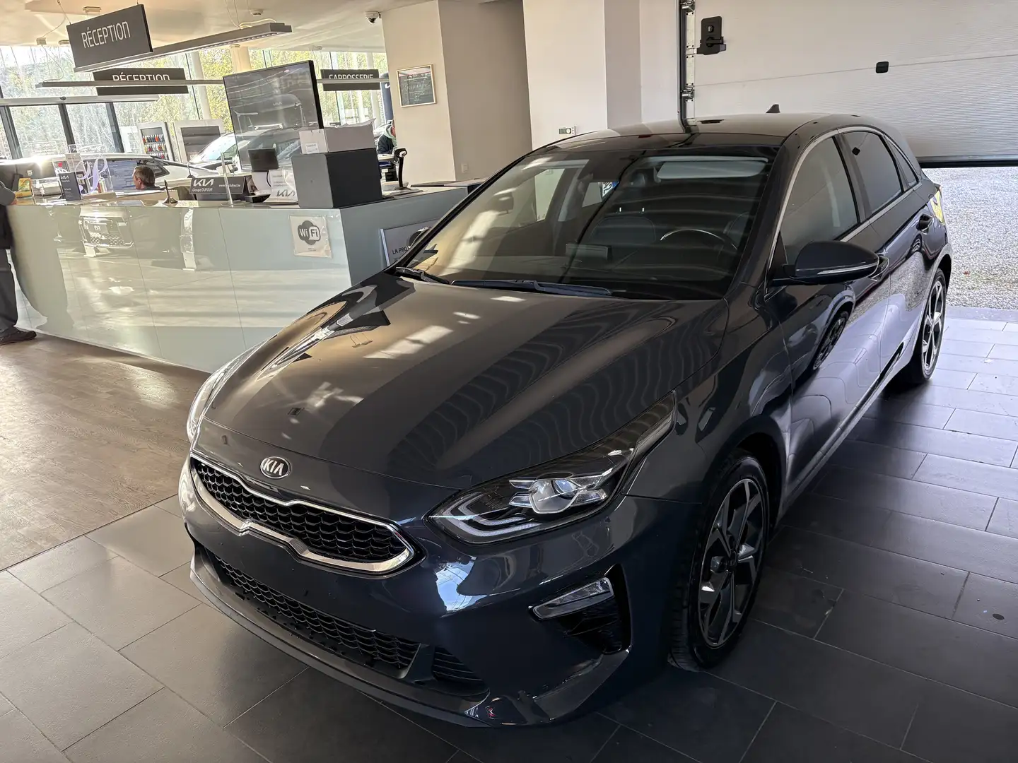 Kia Ceed / cee'd More 1.0 Gris - 2