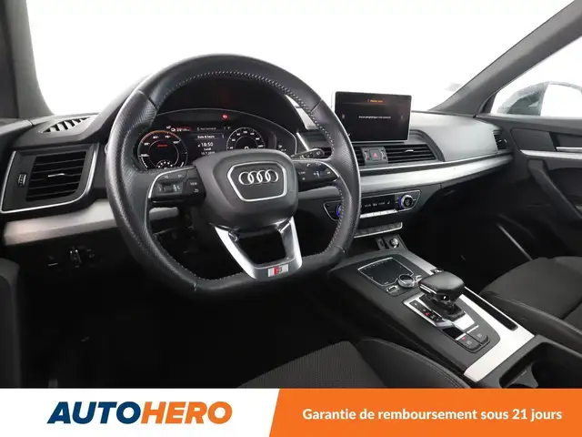Audi Q5 view 11