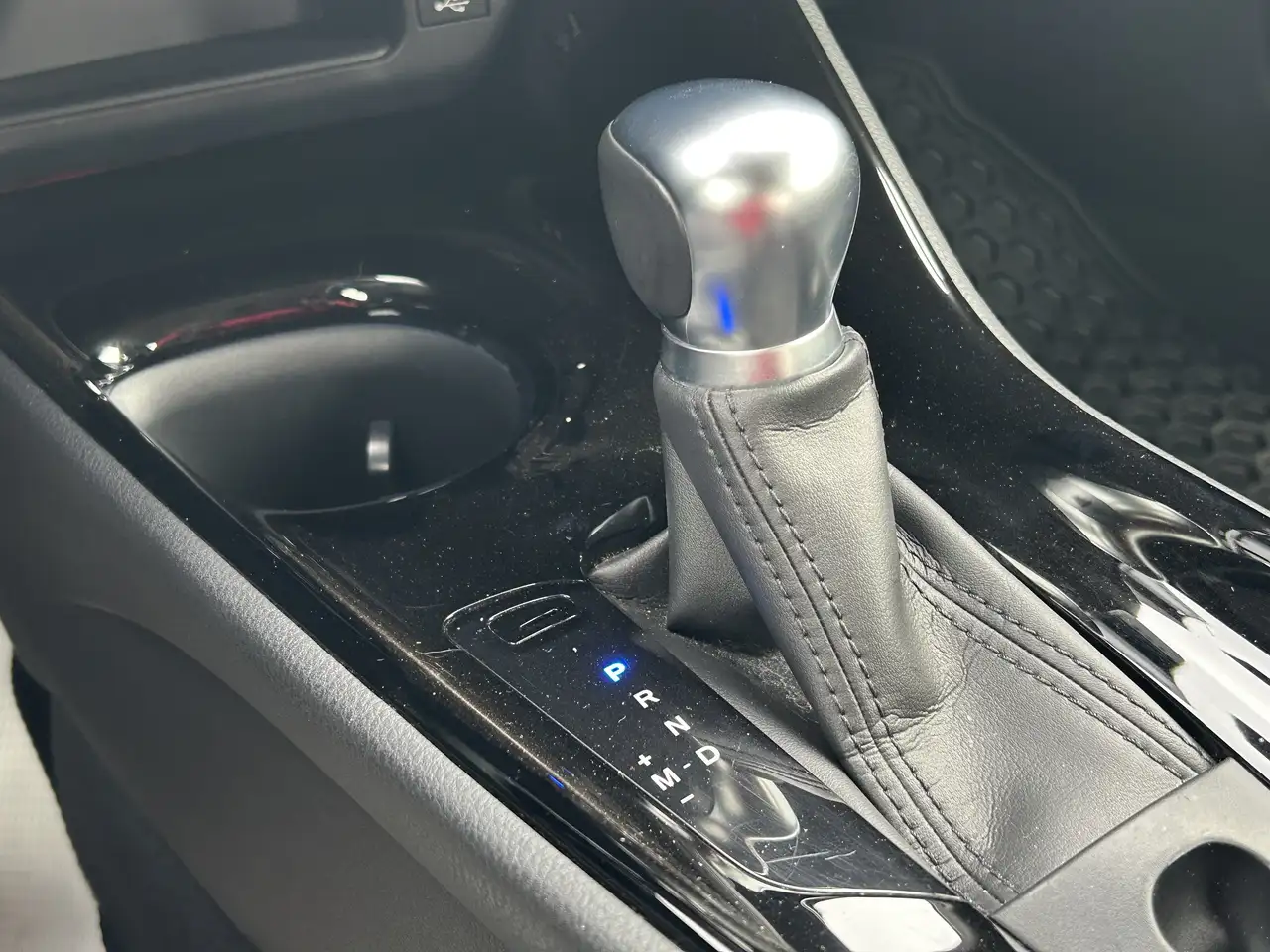 Toyota C-HR снимка Toyota C-HR