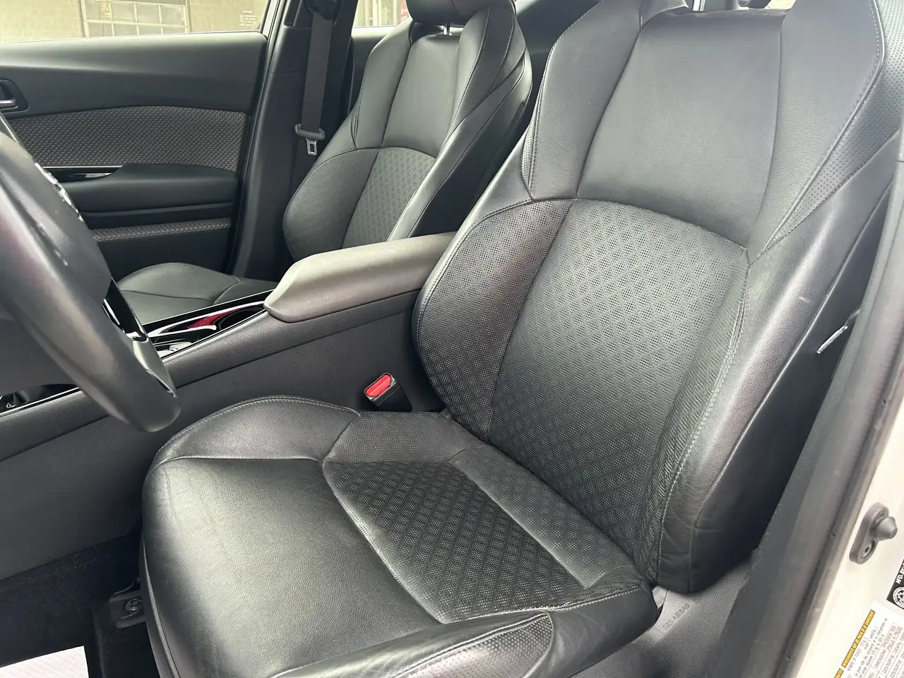 Toyota C-HR снимка Toyota C-HR
