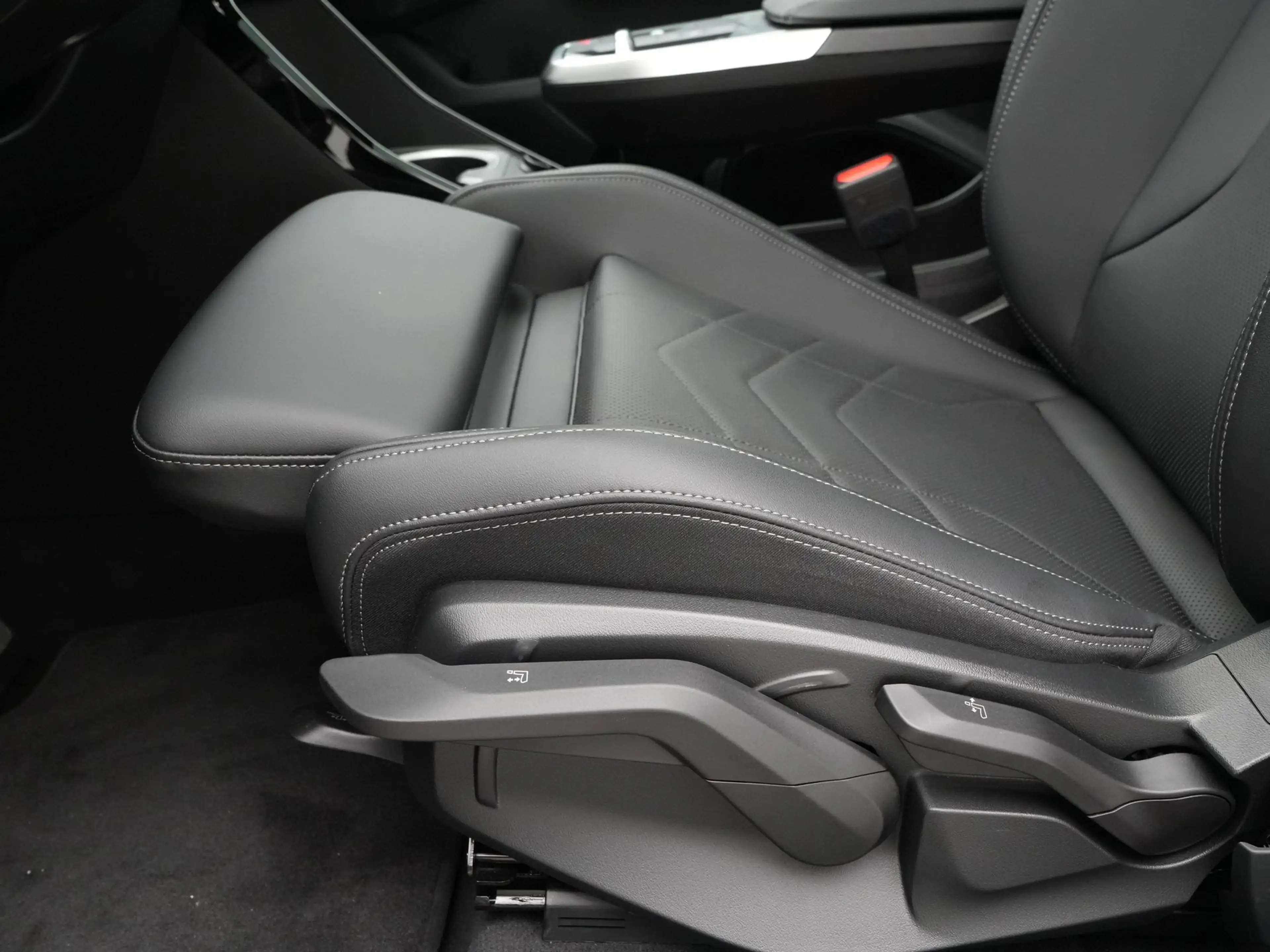 BMW X1 xDrive25e M-Sport Pro | SoH 100% — photo 15