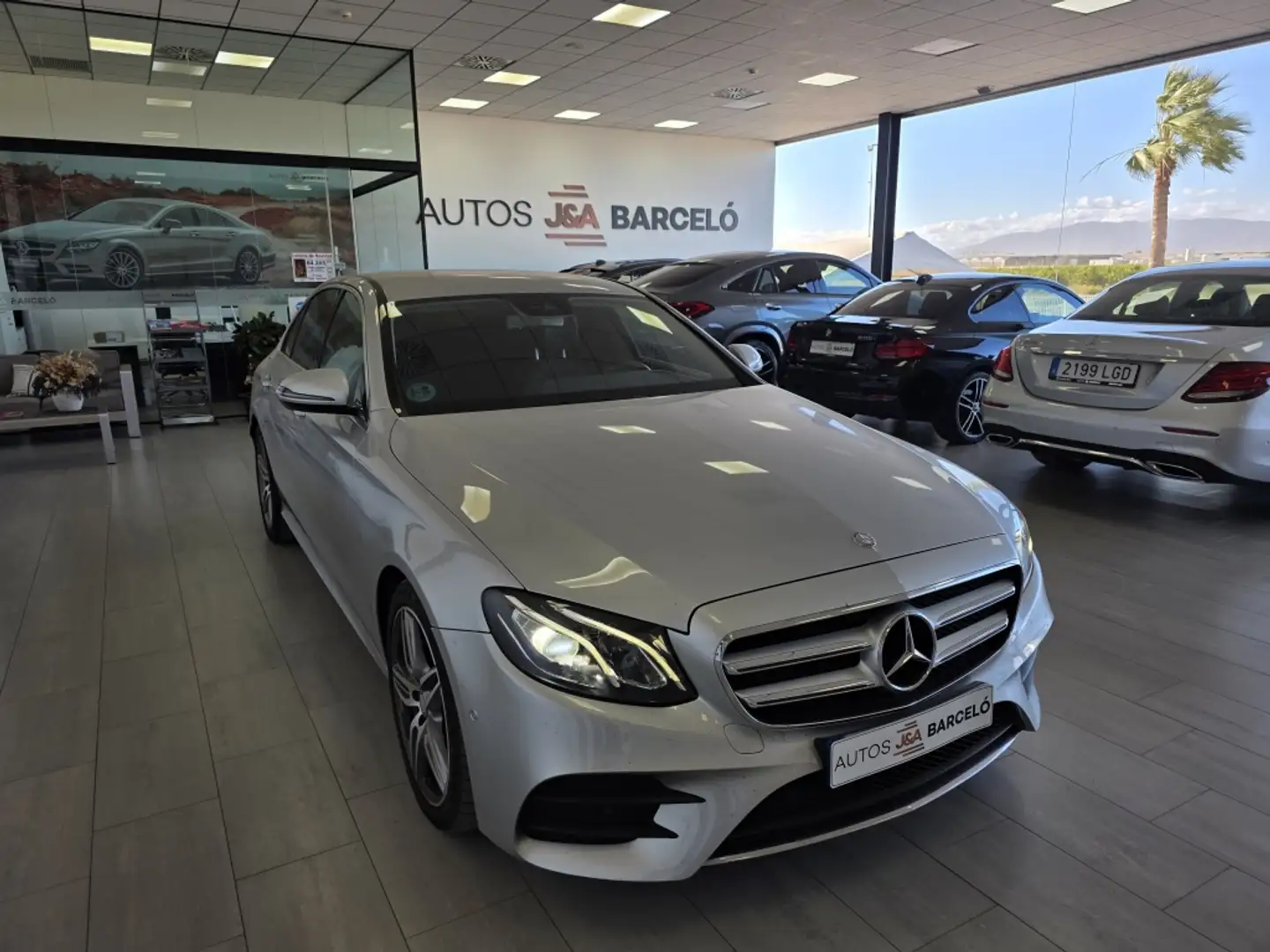 Mercedes-Benz E 220 220d 9G-Tronic 194 Grau - 2