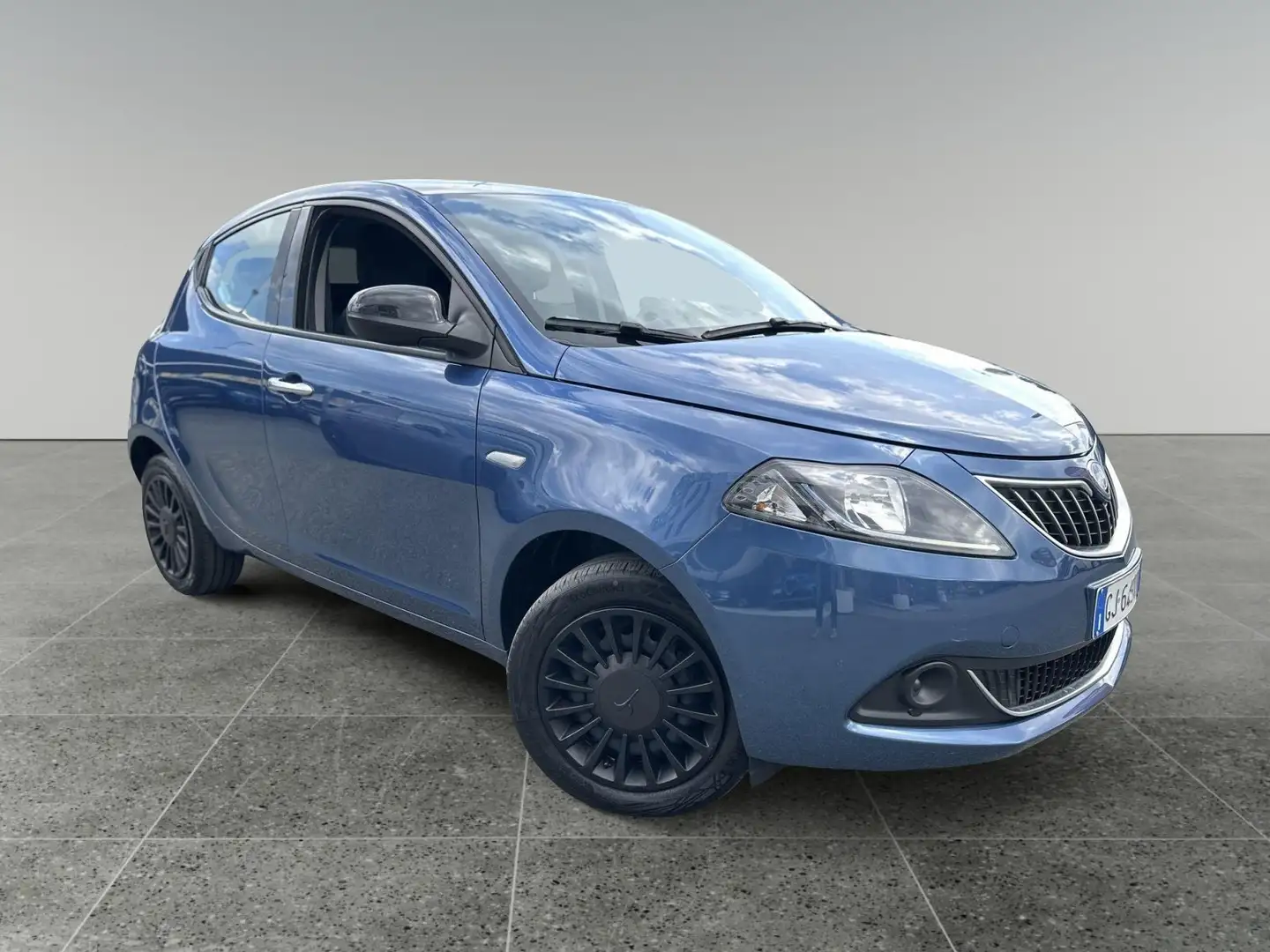Lancia Ypsilon 1.0 FireFly 5 porte S&S Hybrid Silver Blu/Azzurro - 1