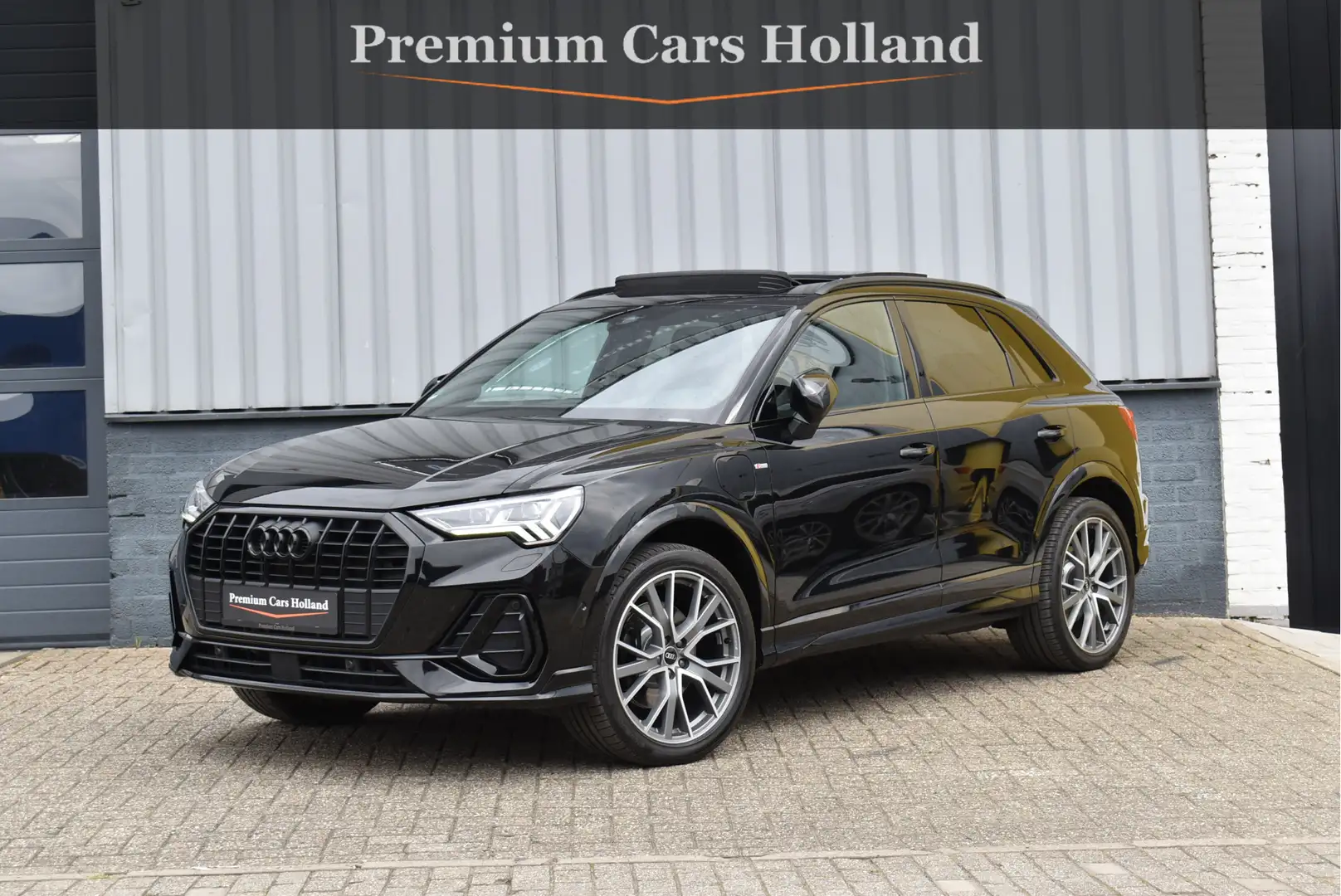 Audi Q3 45 TFSI e S-Line 245 Pk Black Ed Pano Navi Leder C Zwart - 1