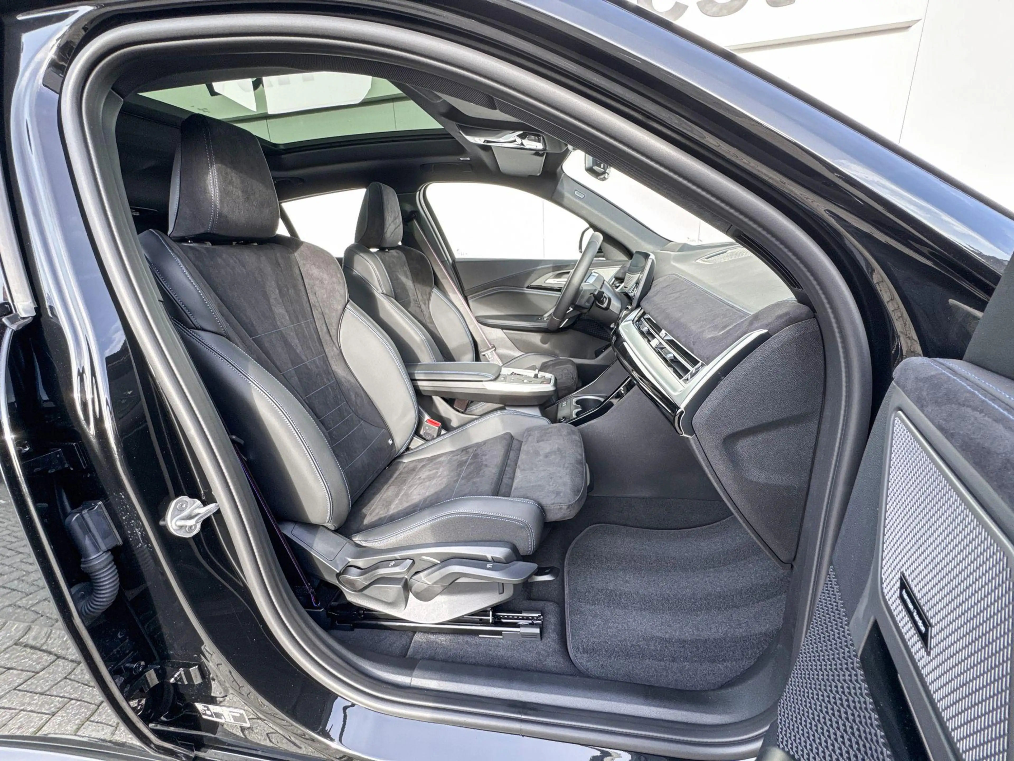 BMW iX2 xDrive30 M Sport Edition | M Sport Pro | Premium P — photo 6