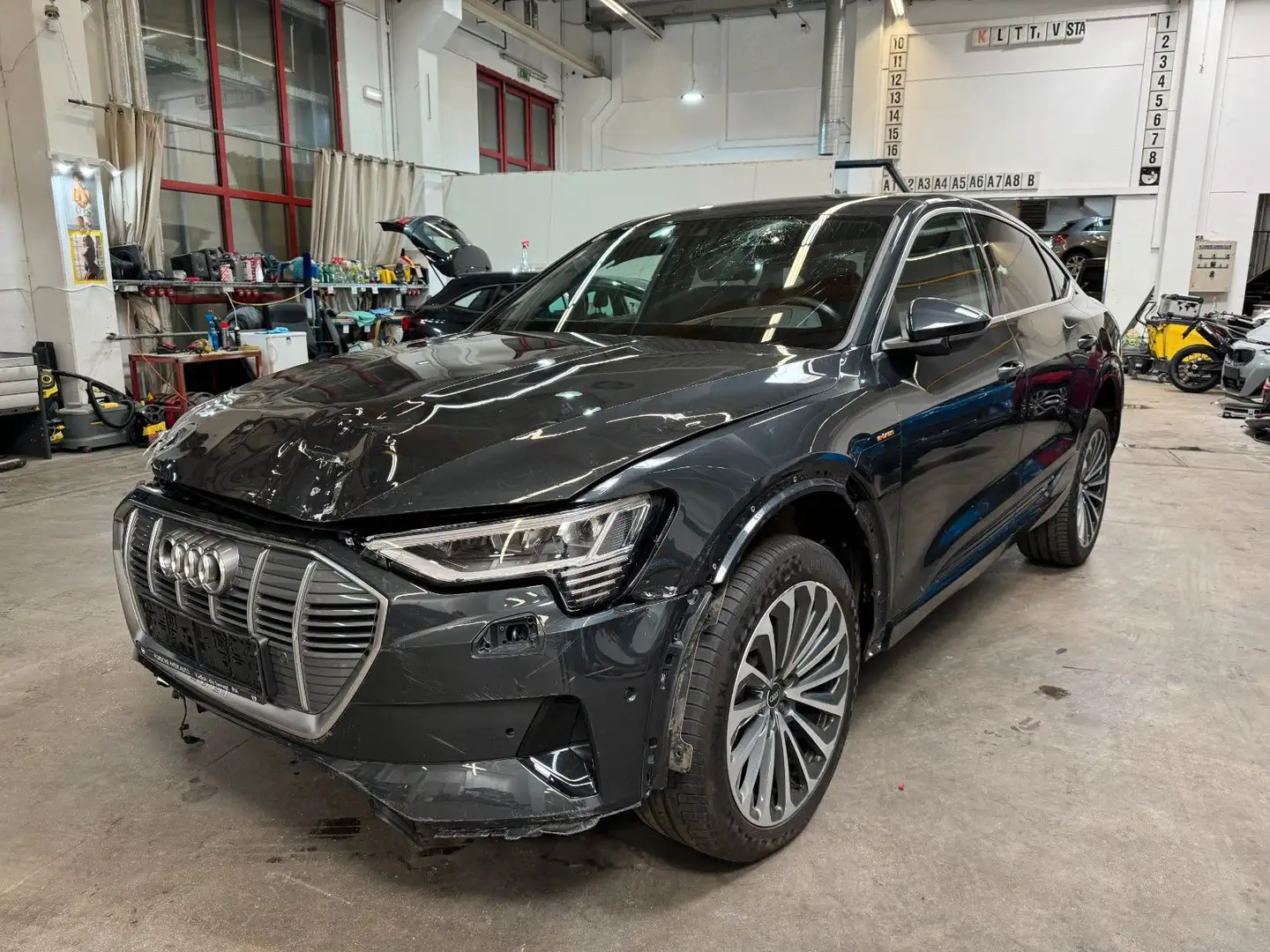 Audi e-tron Sportback 55 quattro advanced*Bang & Oluf Gris - 1
