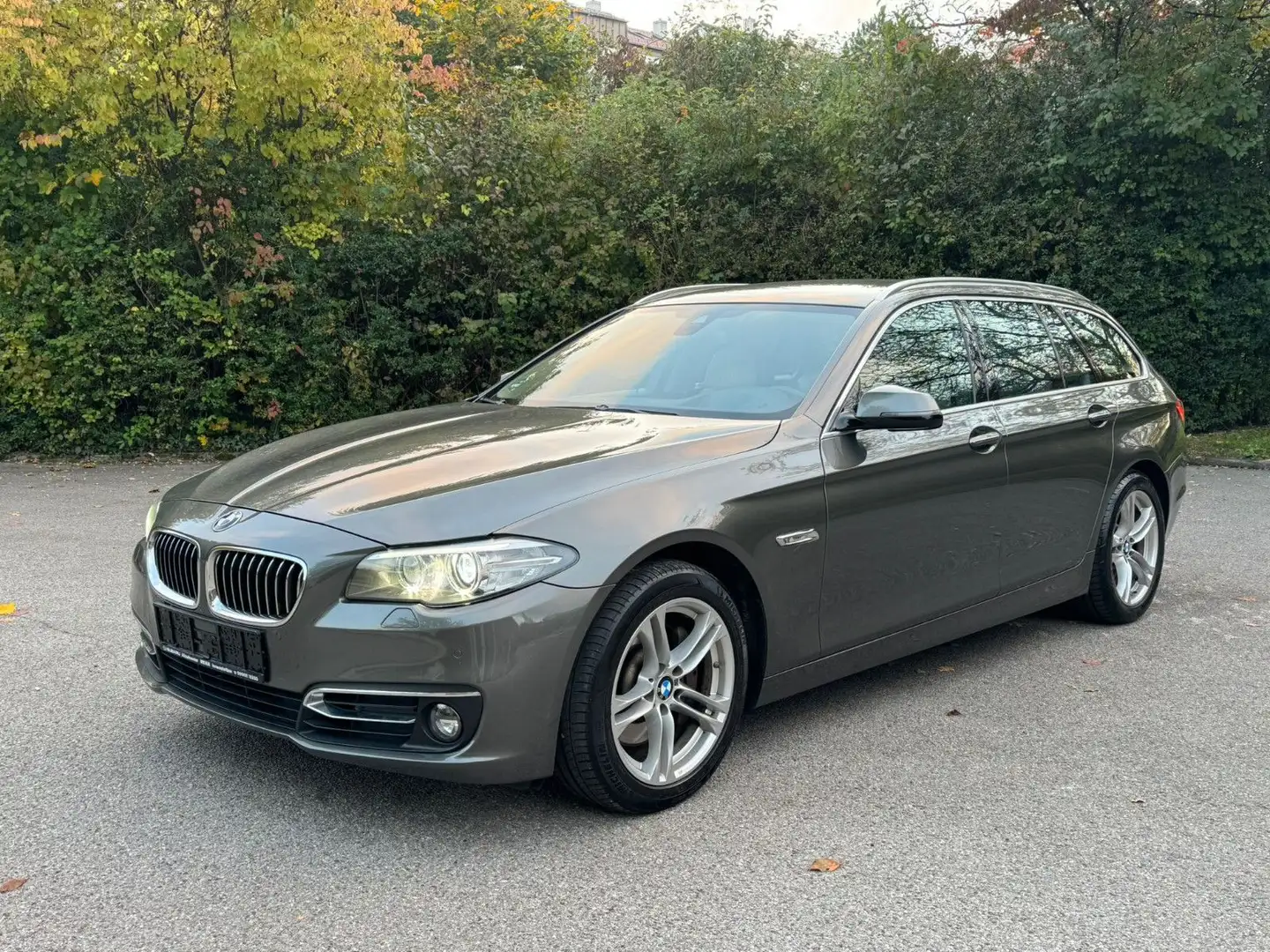 BMW 530 d xDrive Touring Navi Spurh Head-Up Bi-Xenon Grau - 1