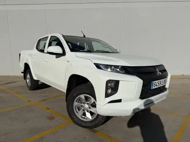 Mitsubishi L200 2.2DI-D Doble Cabina 6AT M-PRO