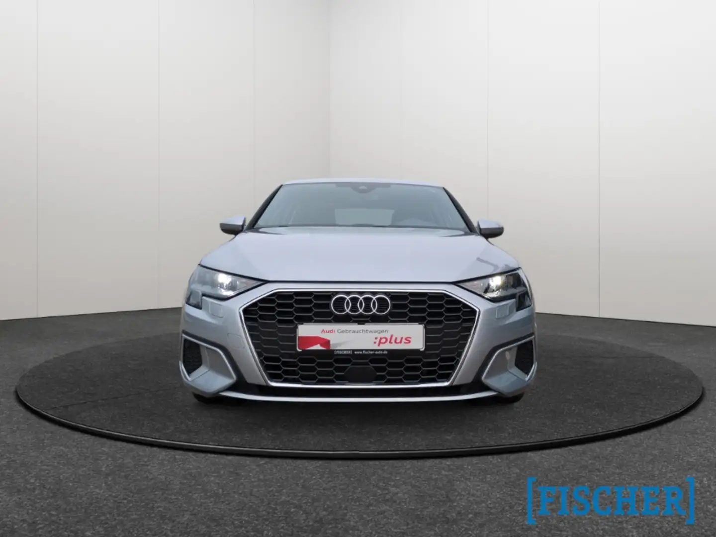 Audi A3 Sportback 35TFSI Advanced SHZ PDC hinten GRA Vorbe Silber - 2