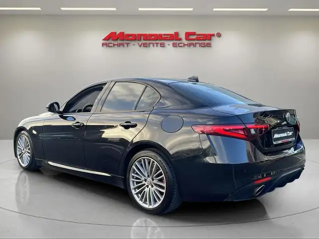 Alfa Romeo Giulia view 5