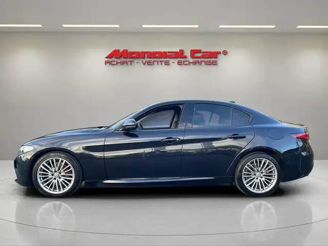 Alfa Romeo Giulia view 4