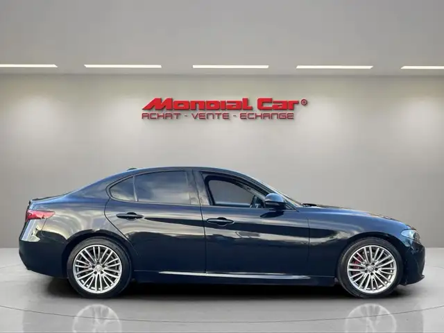 Alfa Romeo Giulia view 8