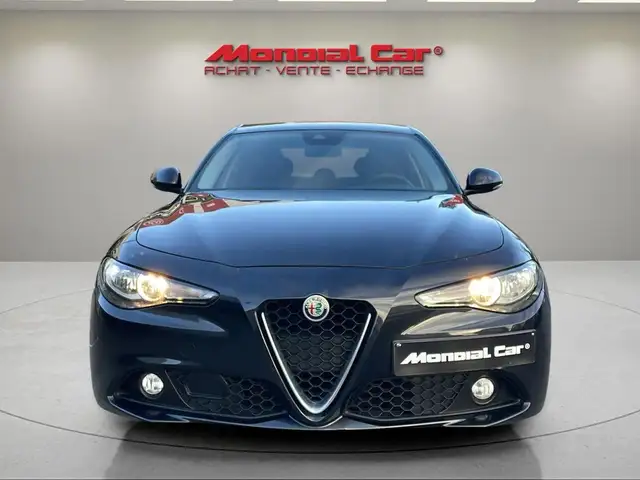 Alfa Romeo Giulia view 10