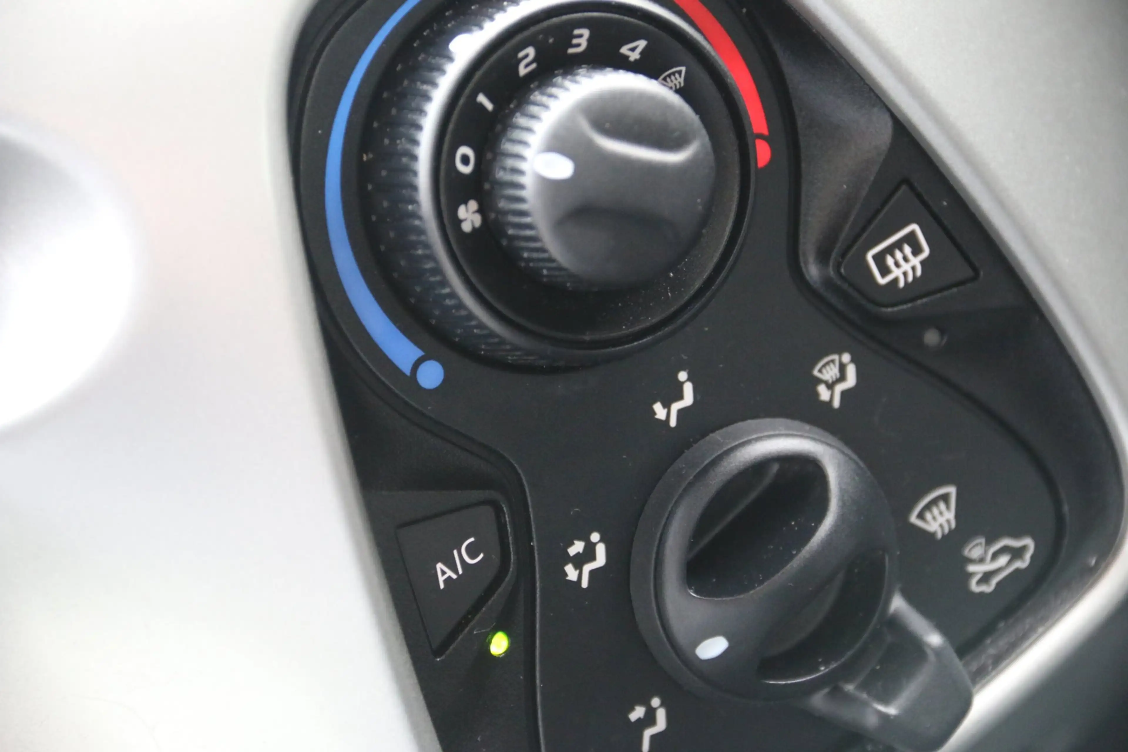 Peugeot 108 1.0 e-VTi Active NL-AUTO NAP AIRCO 5-DRS! — photo 10