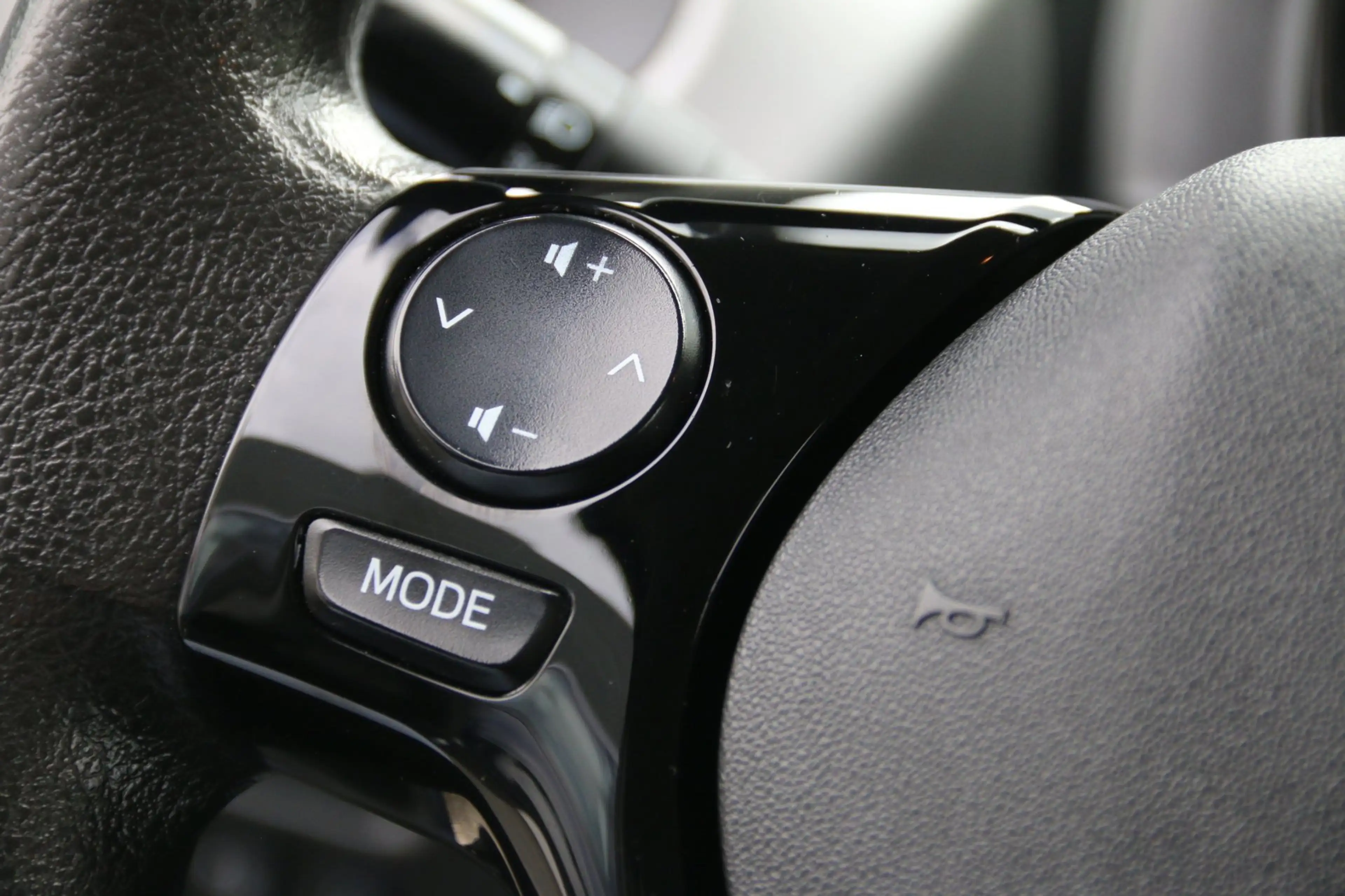 Peugeot 108 1.0 e-VTi Active NL-AUTO NAP AIRCO 5-DRS! — photo 12