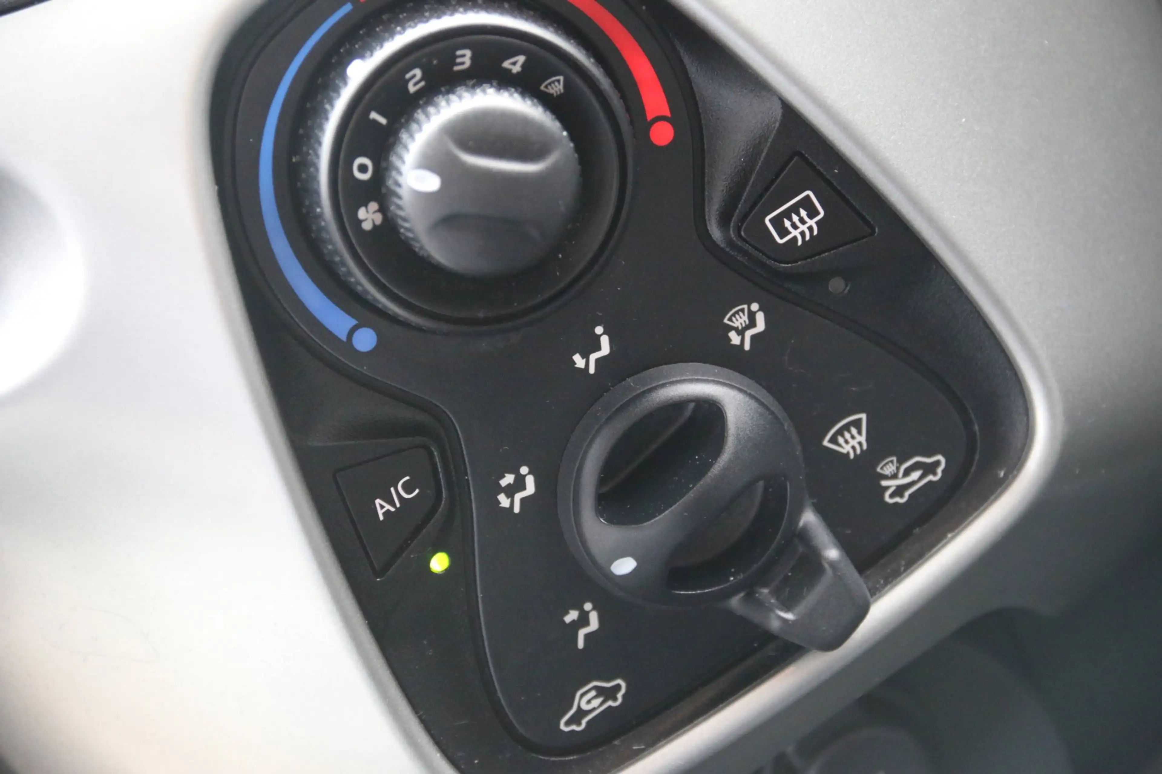 Peugeot 108 1.0 e-VTi Active NL-AUTO NAP AIRCO 5-DRS! — photo 13