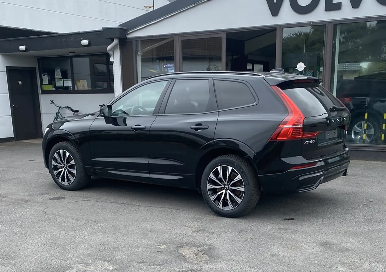 Volvo XC60 B4 B Plus Dark Zwart - 1