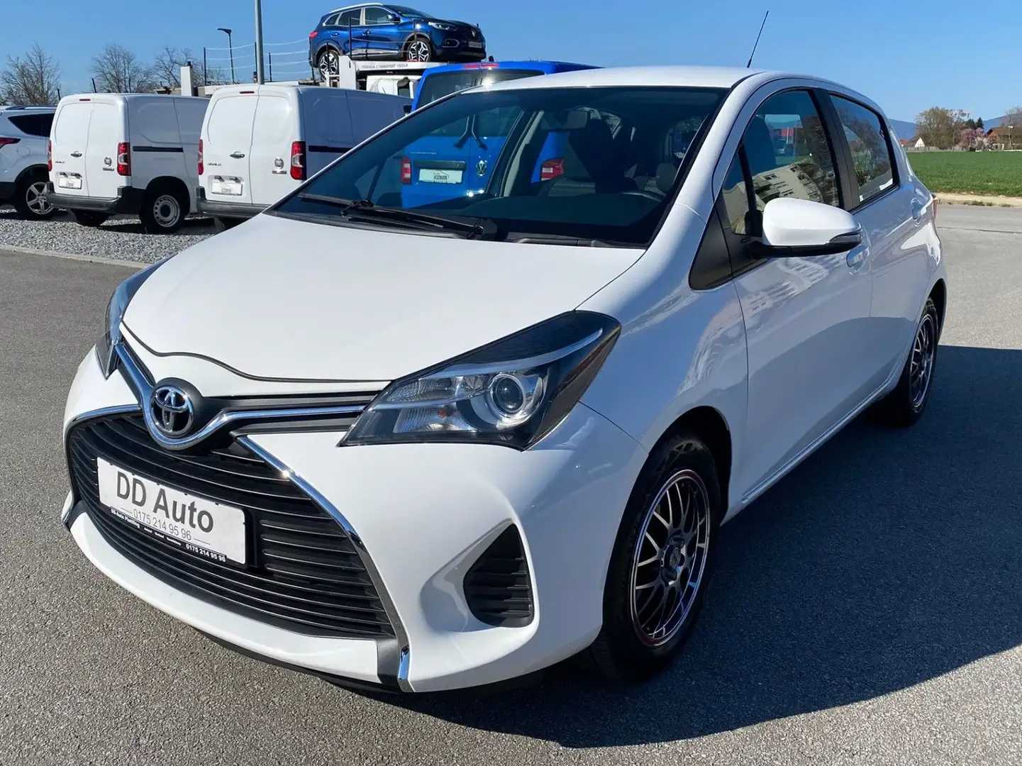 Toyota Yaris 8-fach Alu Rückfahrkamera Service neu Blanco - 1