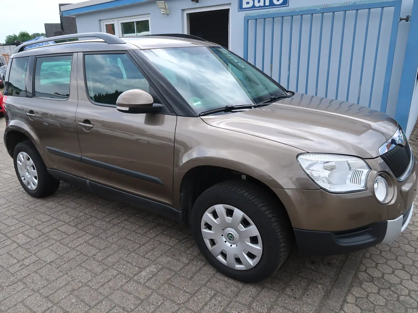 Skoda Yeti DSG Active Plus Edition (Auto Gas) Brown - 1