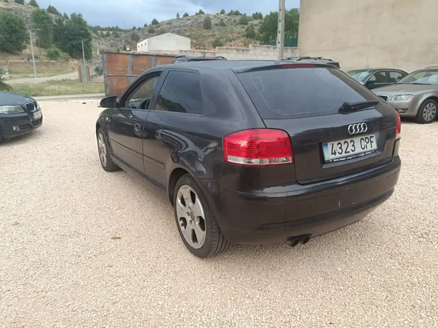 Audi A3 2.0 FSI Ambiente Negro - 2