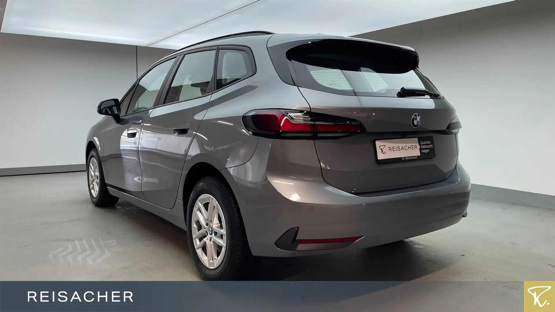 BMW 218 218i A Active Tourer Navi,adLED,RFK,SH,DAB Grau - 2