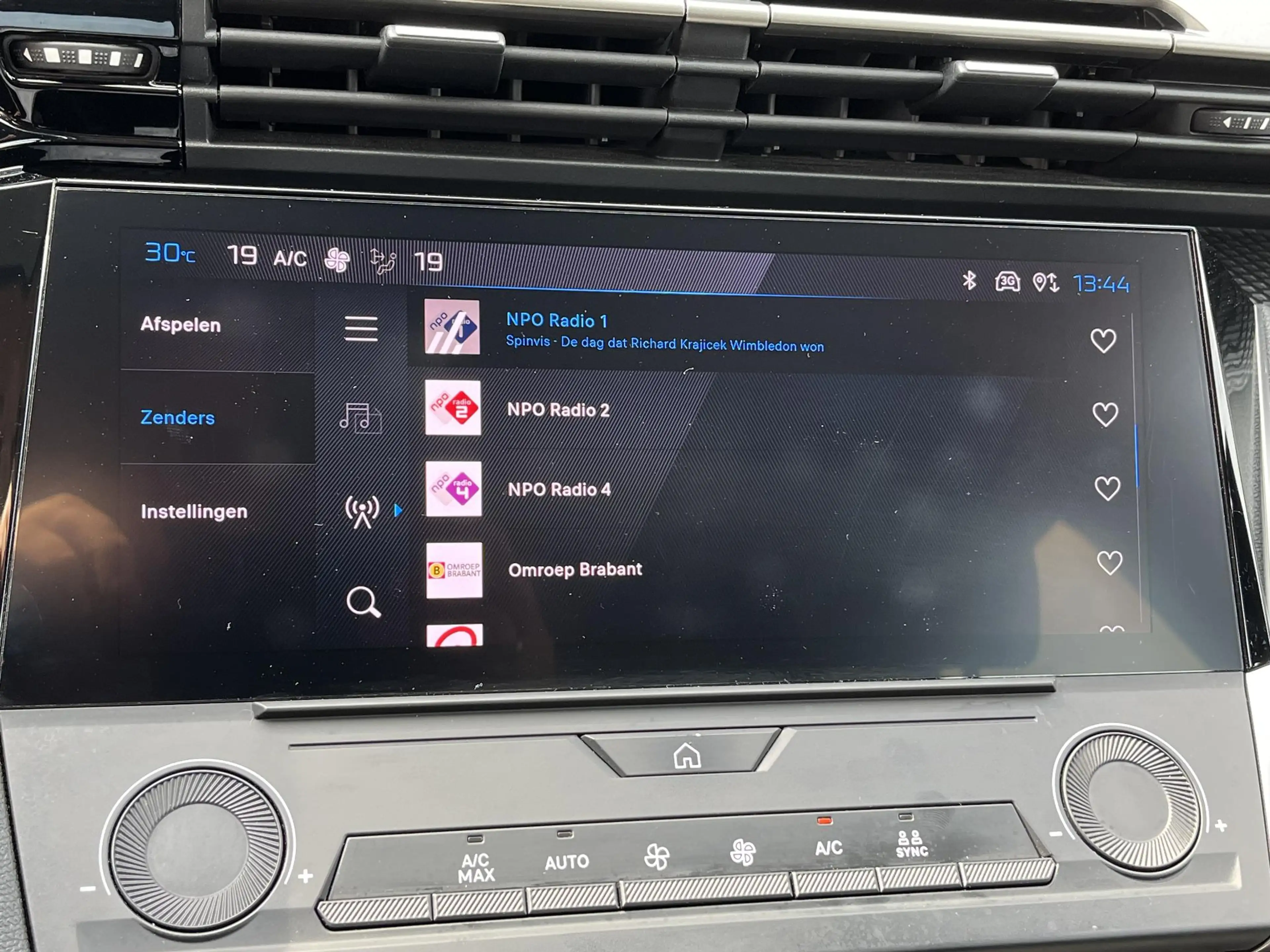 Peugeot 308 SW 1.6 Plug-in Hybrid 180 Active Pack Business PHE — photo 11
