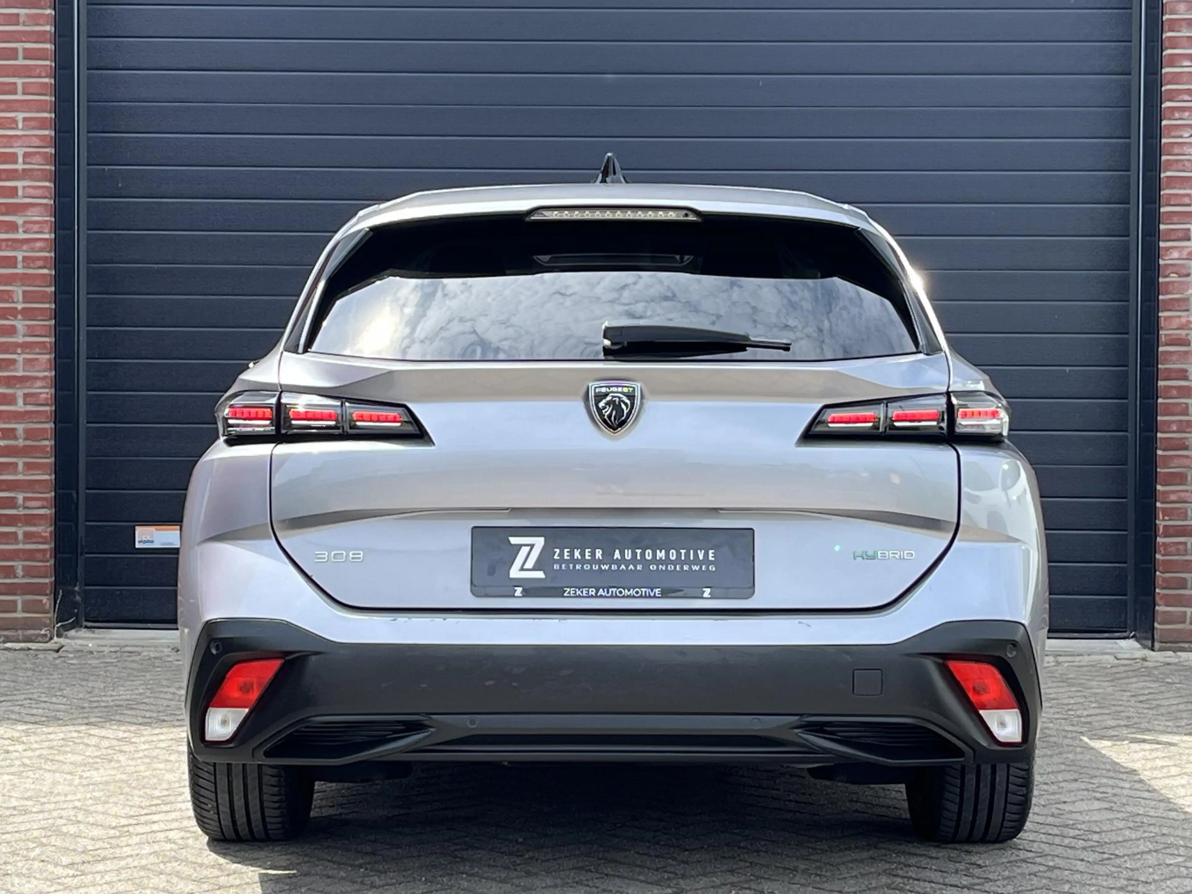 Peugeot 308 SW 1.6 Plug-in Hybrid 180 Active Pack Business PHE — photo 13