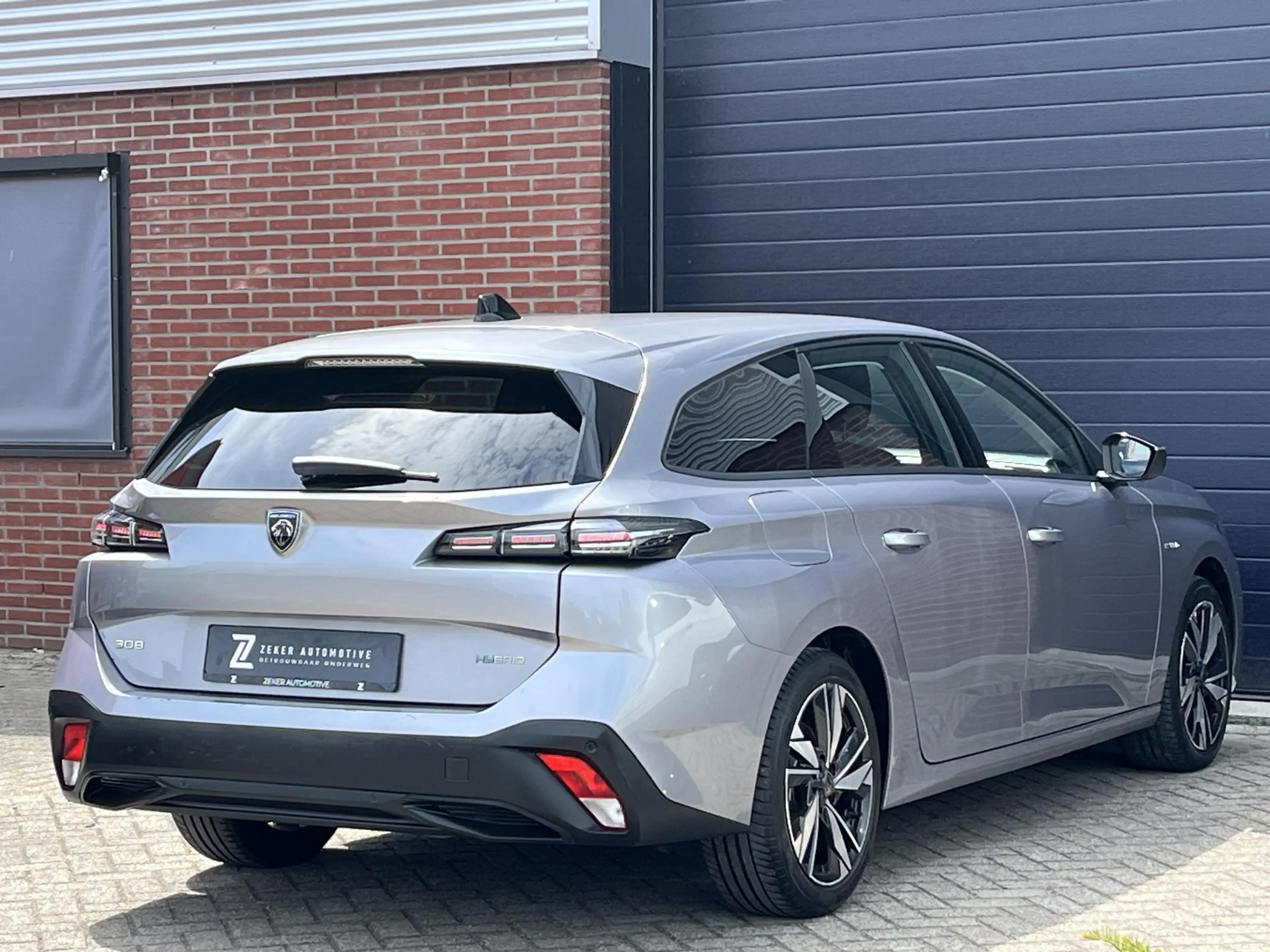 Peugeot 308 SW 1.6 Plug-in Hybrid 180 Active Pack Business PHE — photo 14