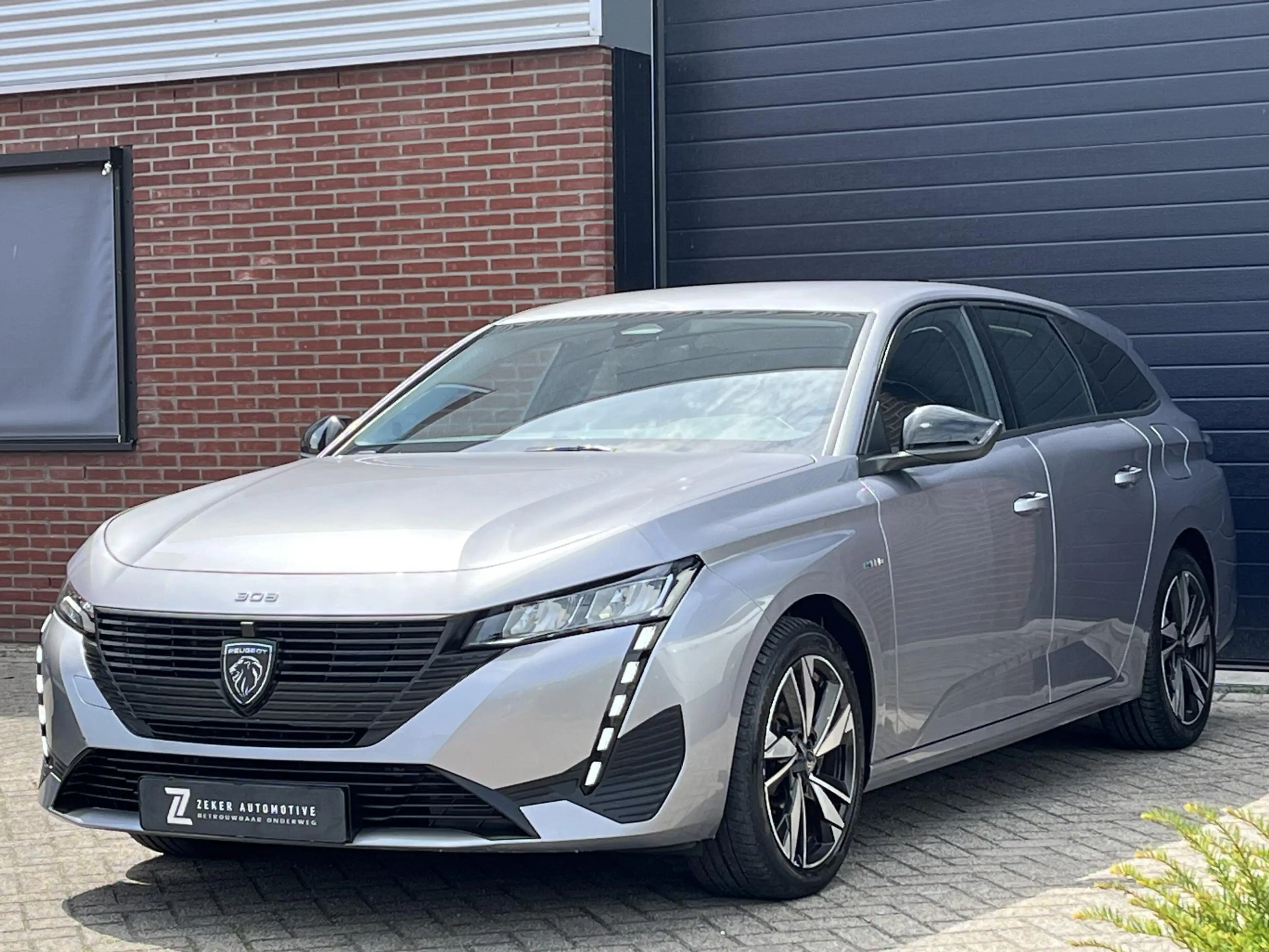 Peugeot 308 SW 1.6 Plug-in Hybrid 180 Active Pack Business PHE — photo 7