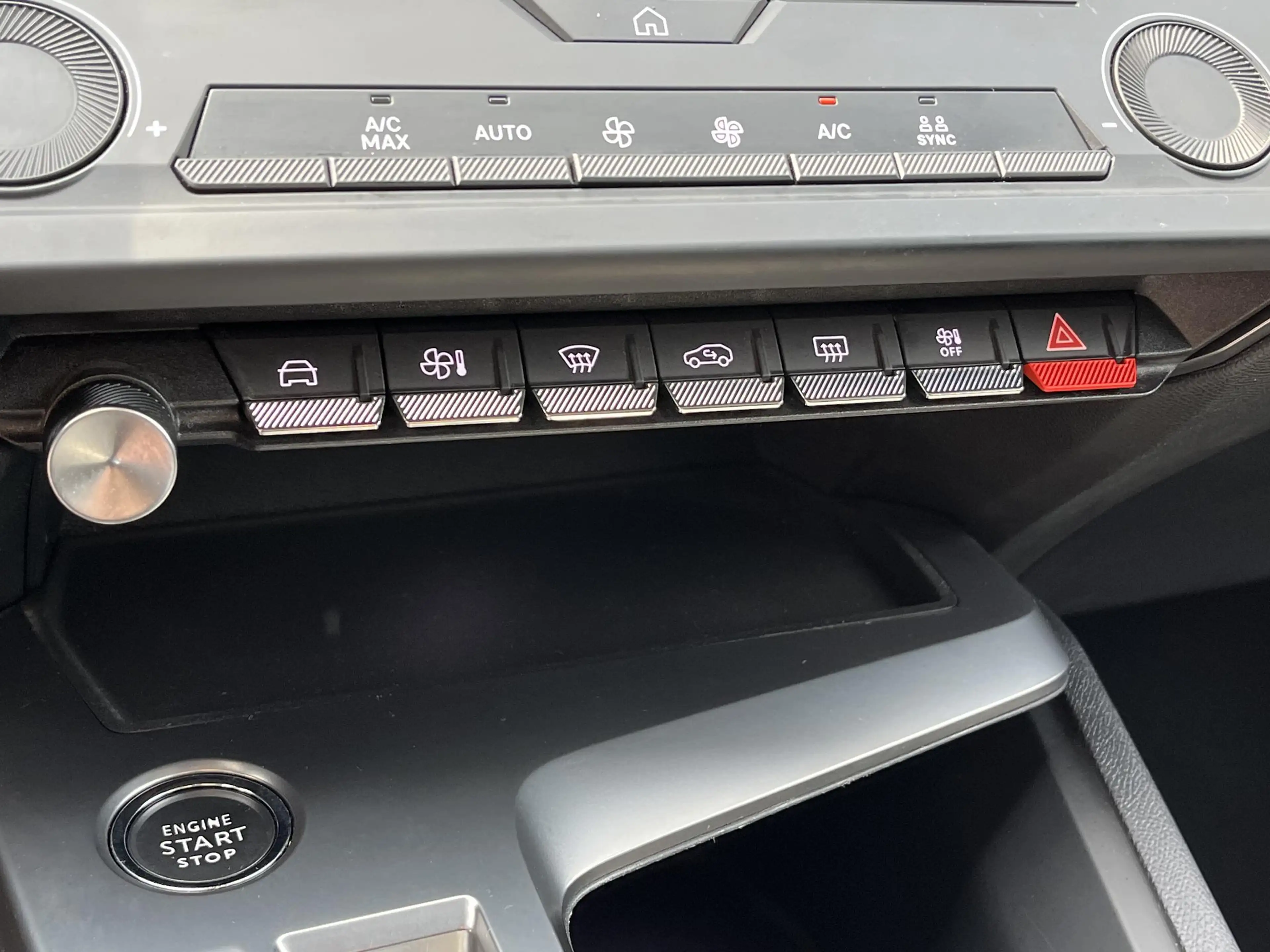 Peugeot 308 SW 1.6 Plug-in Hybrid 180 Active Pack Business PHE — photo 4