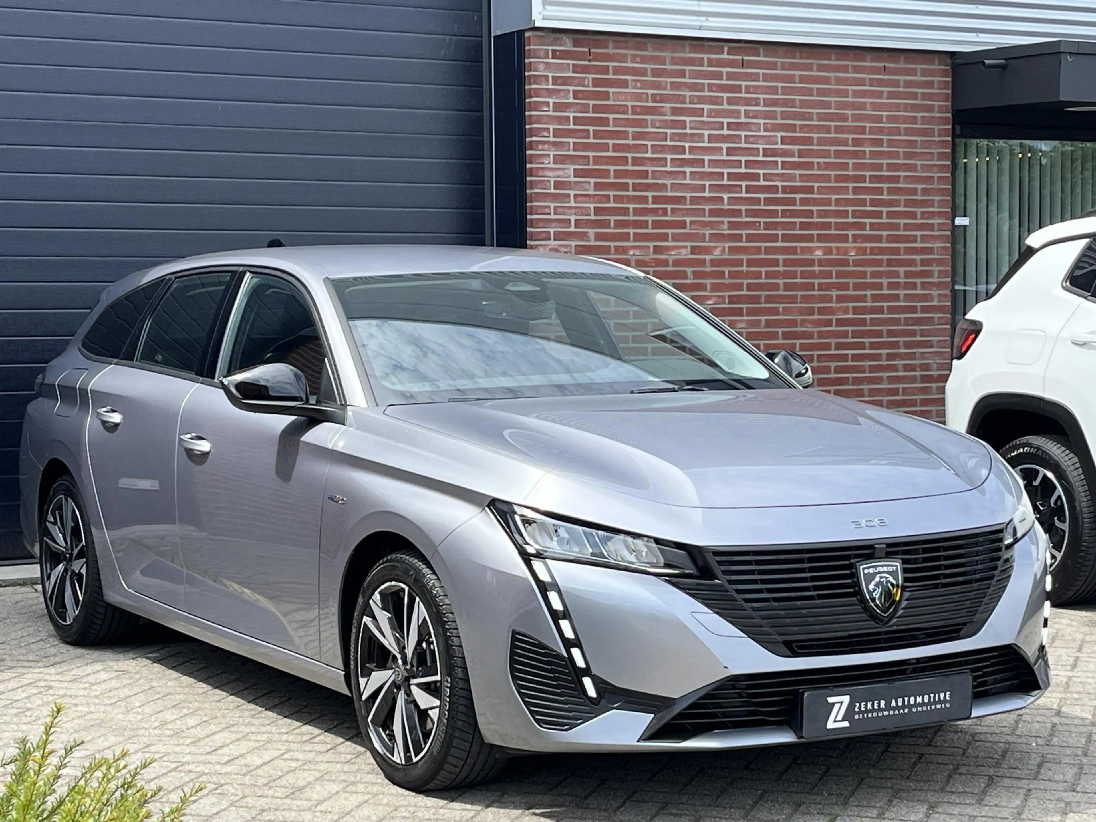 Peugeot 308 SW 1.6 Plug-in Hybrid 180 Active Pack Business PHE — photo 5