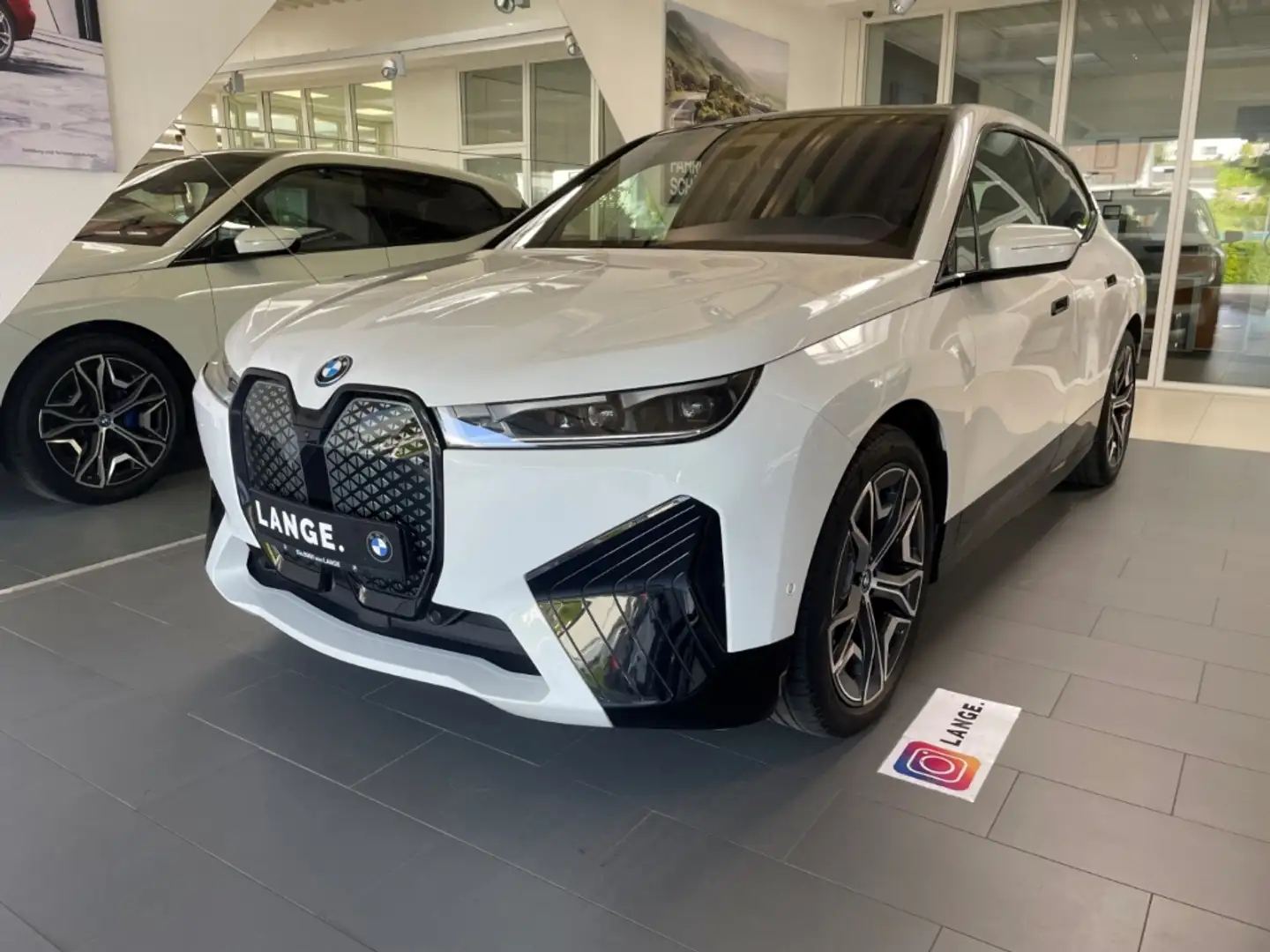 BMW iX XDRIVE40 Sportpaket Laser Sky Lounge Softcl. Weiß - 1