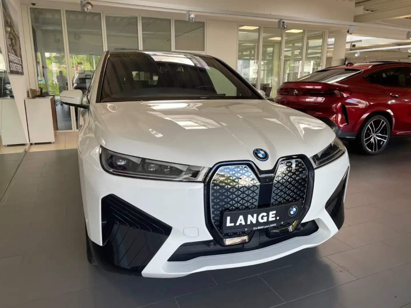 BMW iX XDRIVE40 Sportpaket Laser Sky Lounge Softcl. Weiß - 2