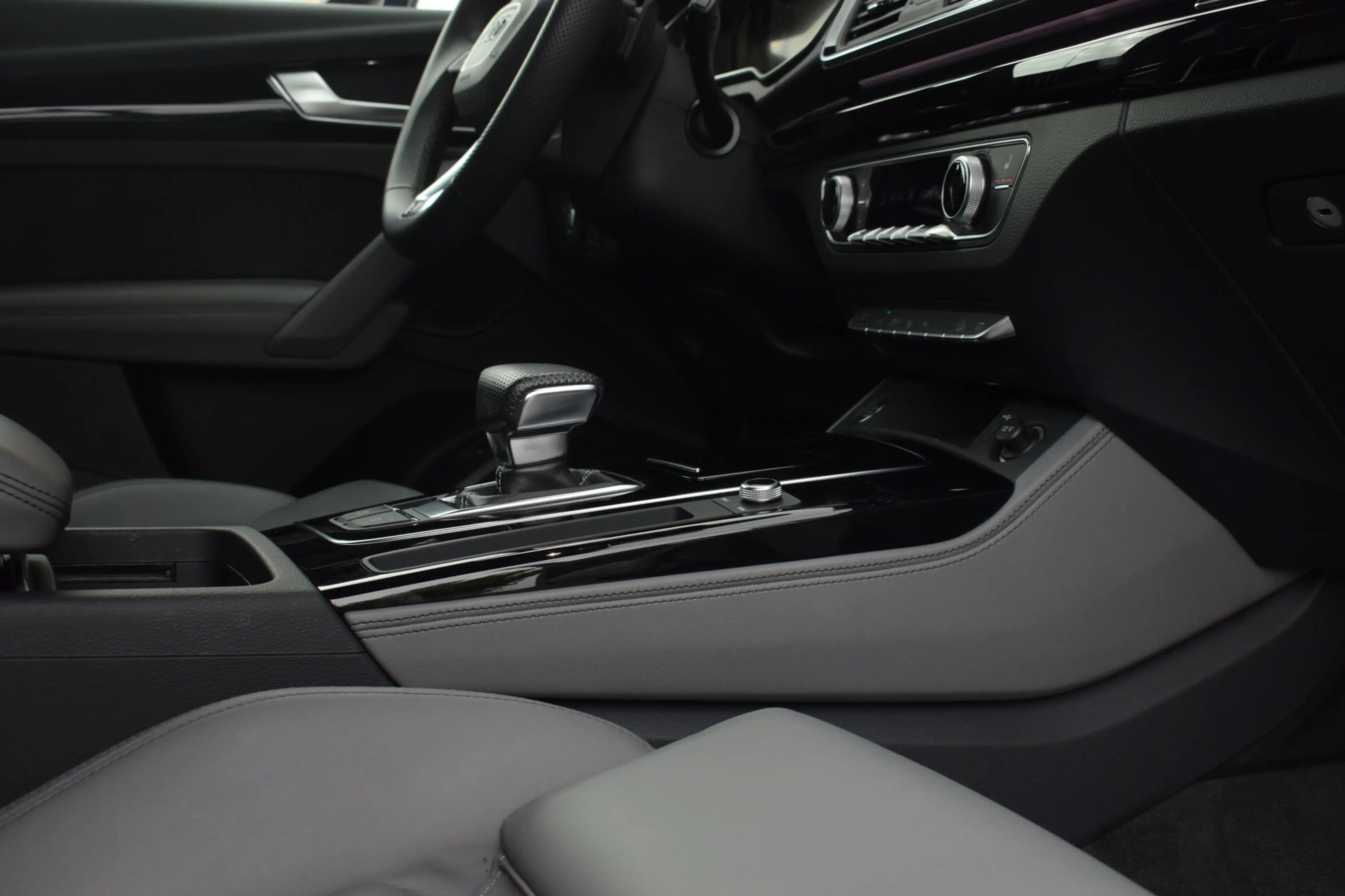 Audi Q5 55 TFSI e S-line | Luchtvering | Pano | RS stoelen — photo 40