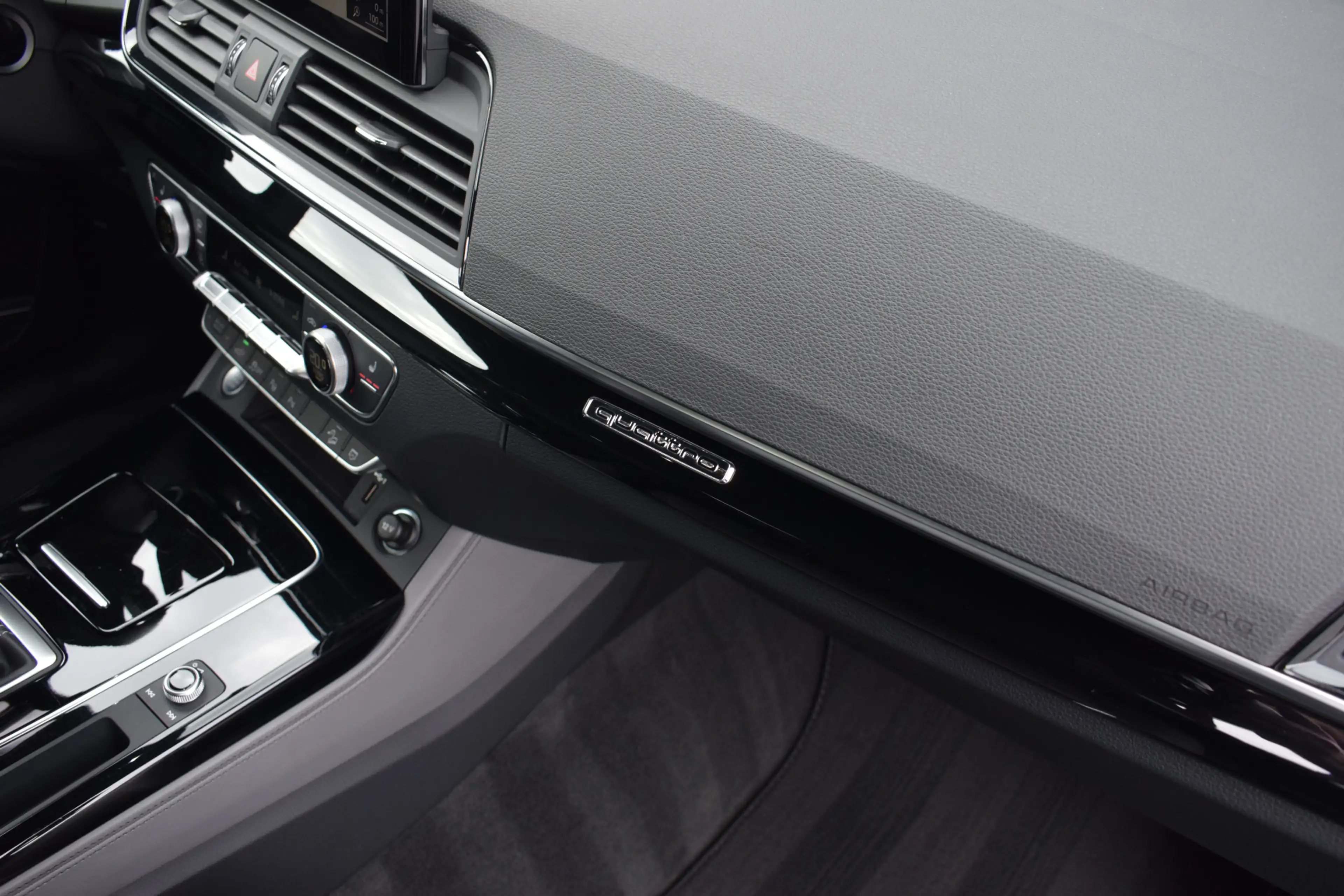 Audi Q5 55 TFSI e S-line | Luchtvering | Pano | RS stoelen — photo 45