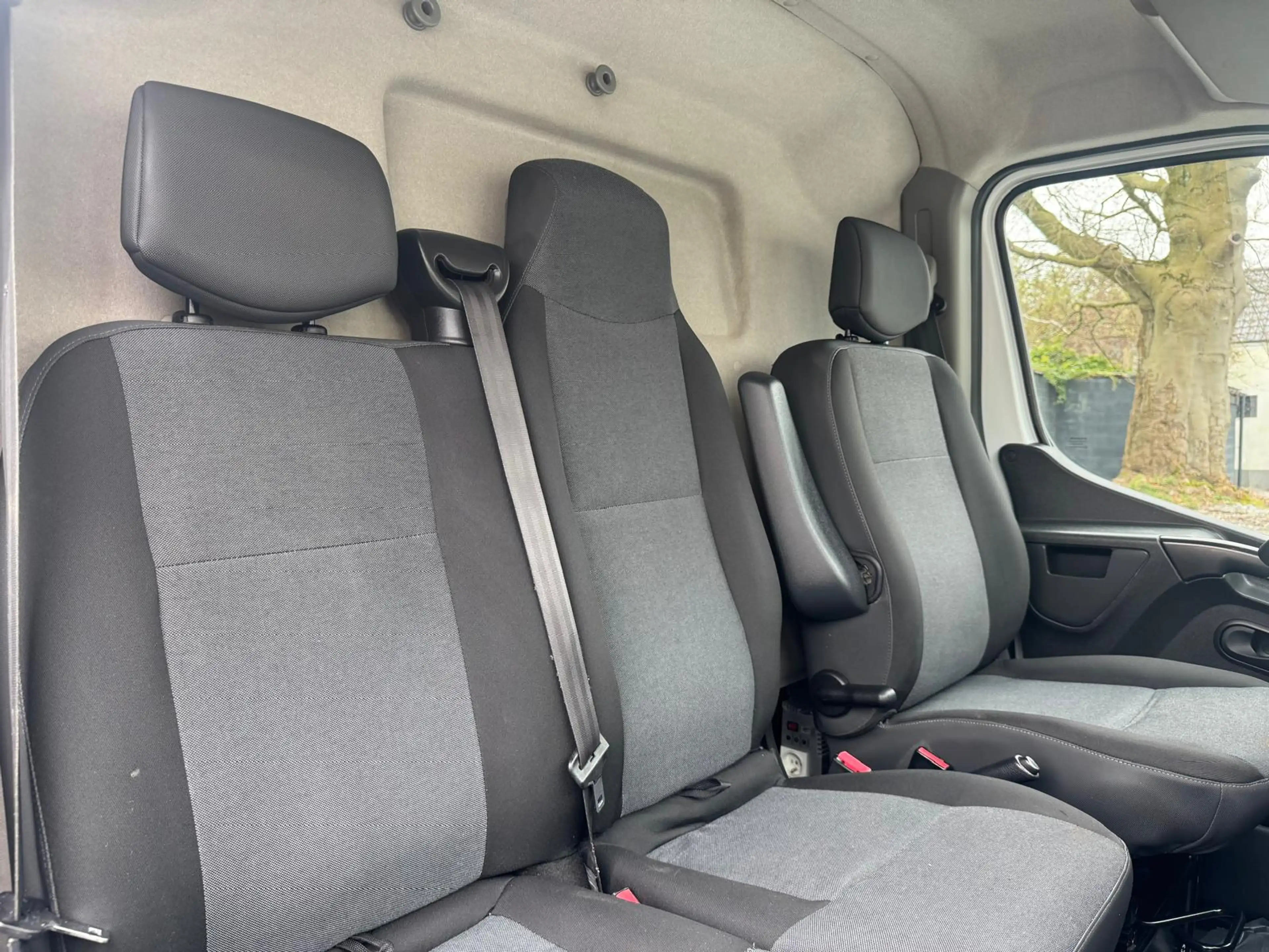 Nissan NV400 2.3 dCi L2H2*12.355€ HTVA*AIRCO*CAMERA*PARFAIT ETAT — photo 13