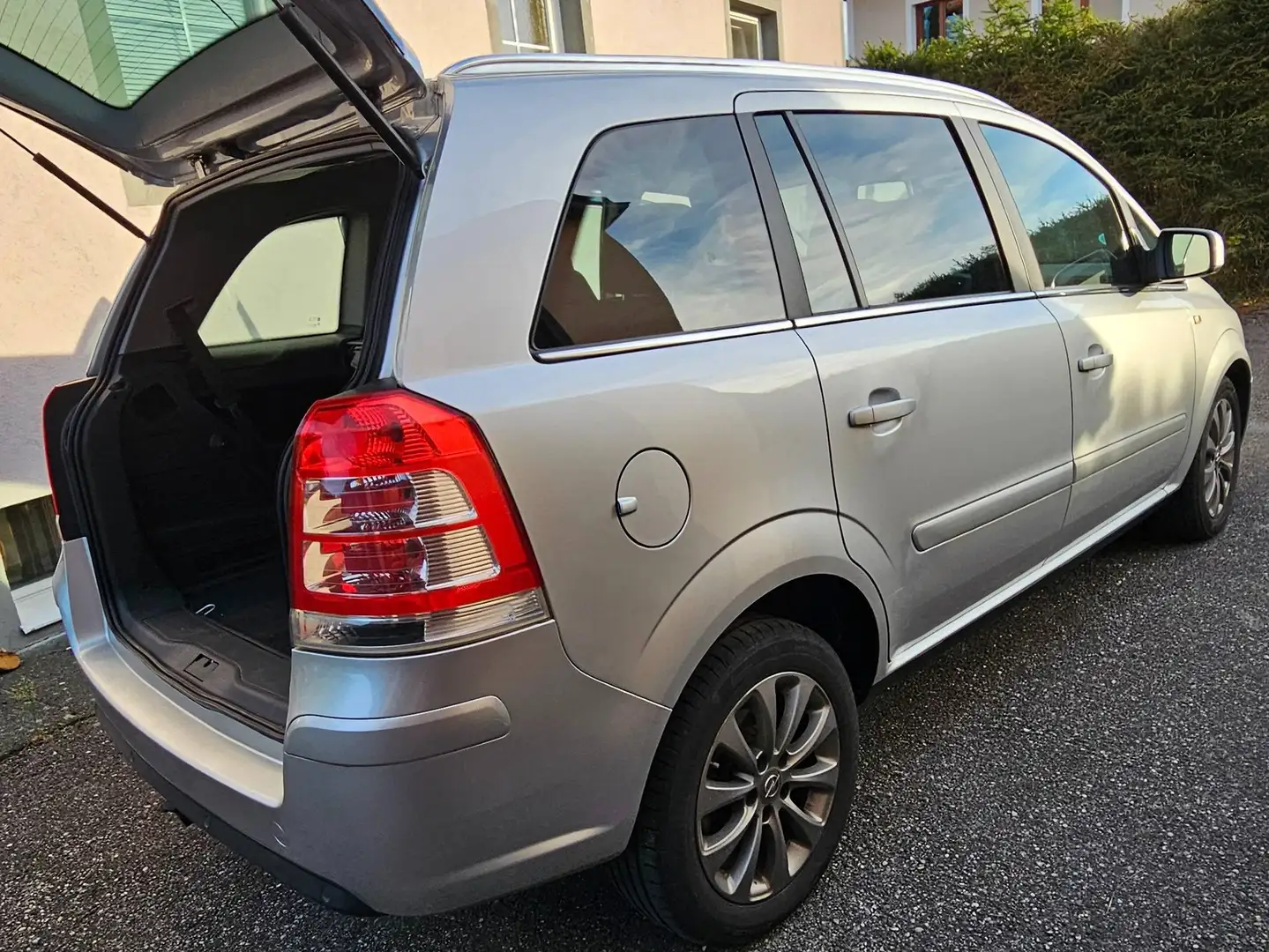 Opel Zafira Tourer A-H{Monocab Grau - 2