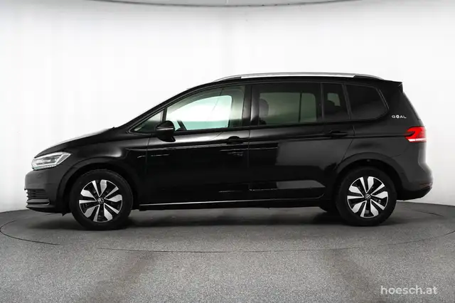 Volkswagen Touran view 3