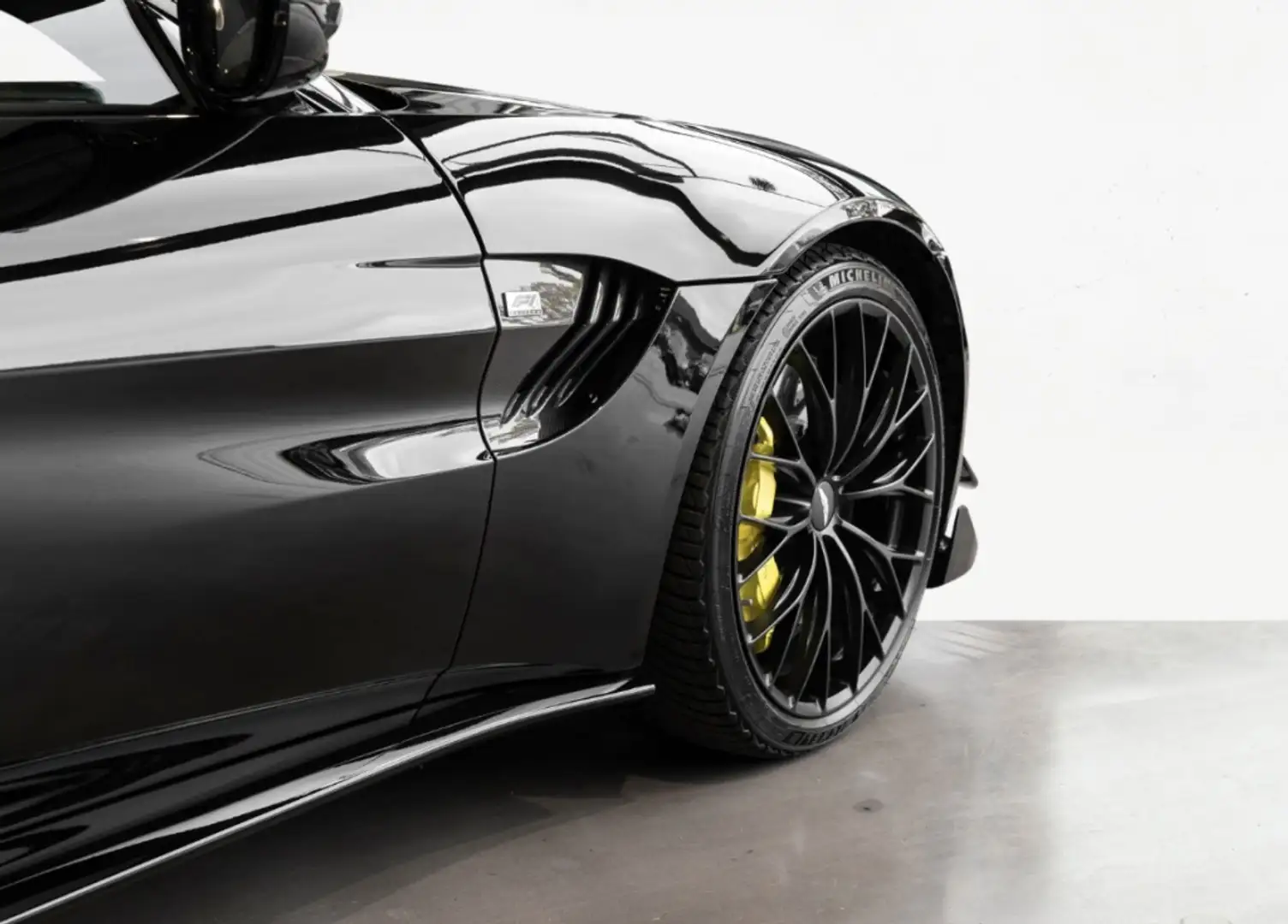 Aston Martin Vantage F1 Edition Чорний - 1